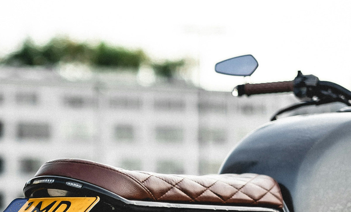 Pulire e curare correttamente la pelle della moto: per mantenere il tuo equipaggiamento resistente, sicuro e bello a lungo