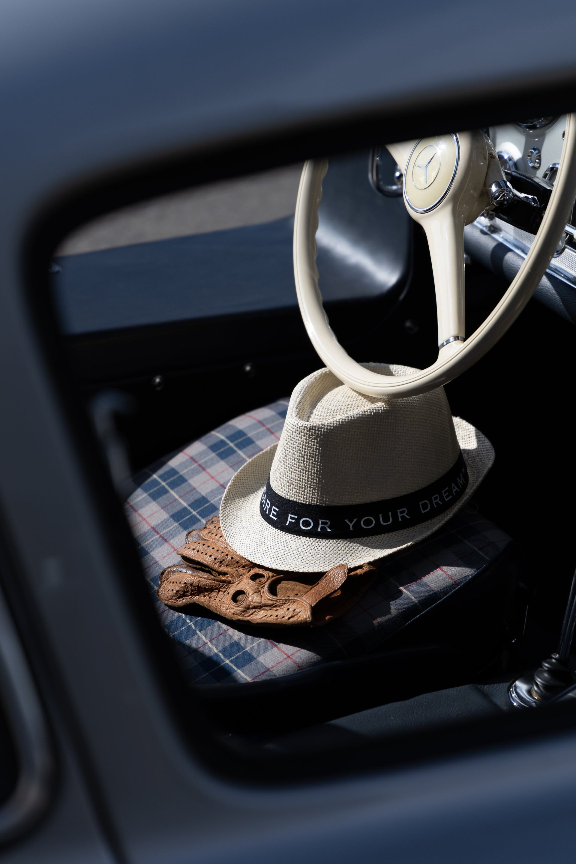 Panama Hat – Stile e Passione su Quattro Ruote