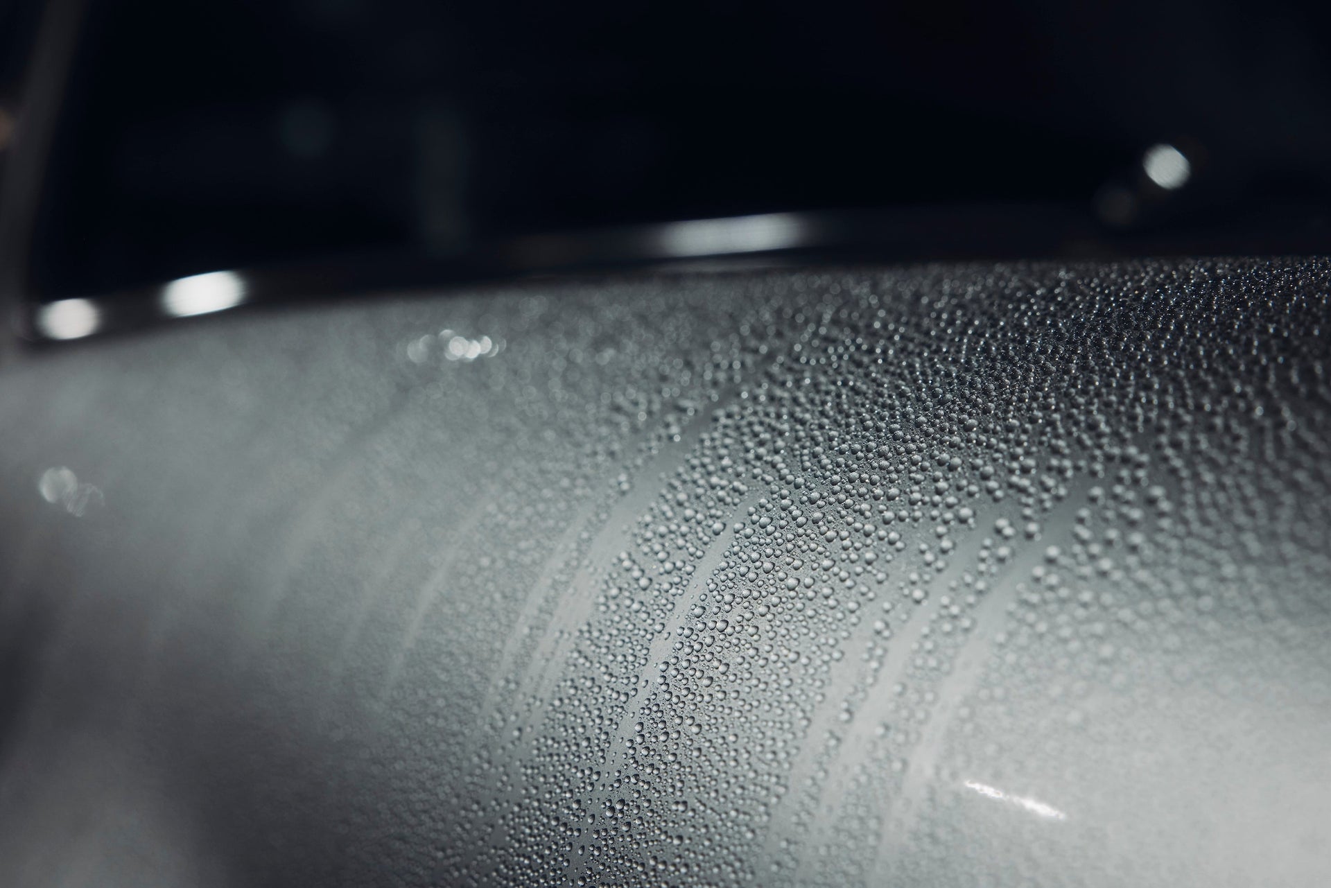 Cera per auto vs. Sigillatura ceramica – Qual è il miglior trattamento per la vernice?