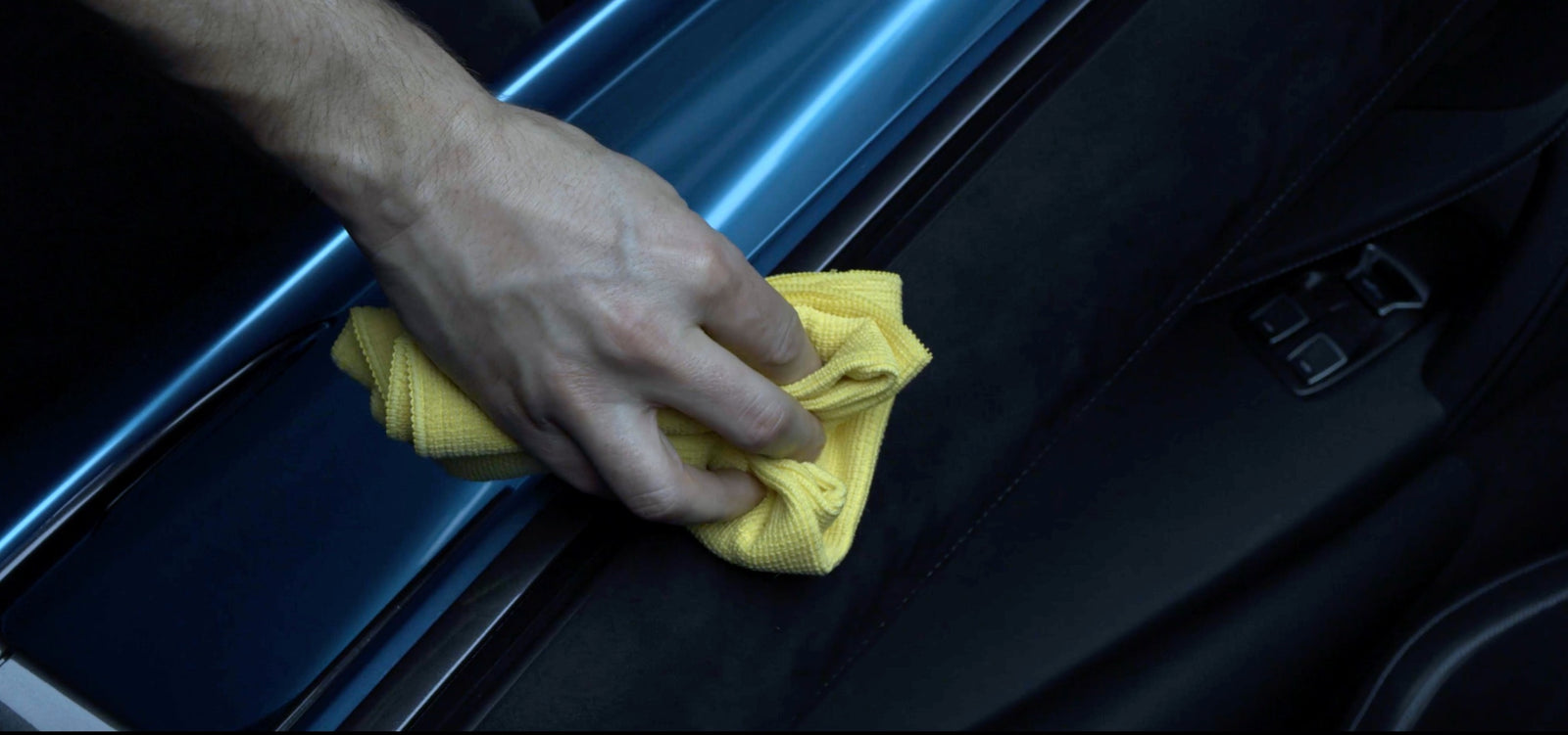 ALCANTA TEXTILE CLEANER Rengjører for Alcantara Tutorial